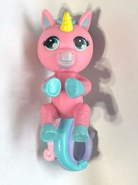 Fingerlings Minis Series 1 Gemma Unicorn Legendary Rare Figure Collectible